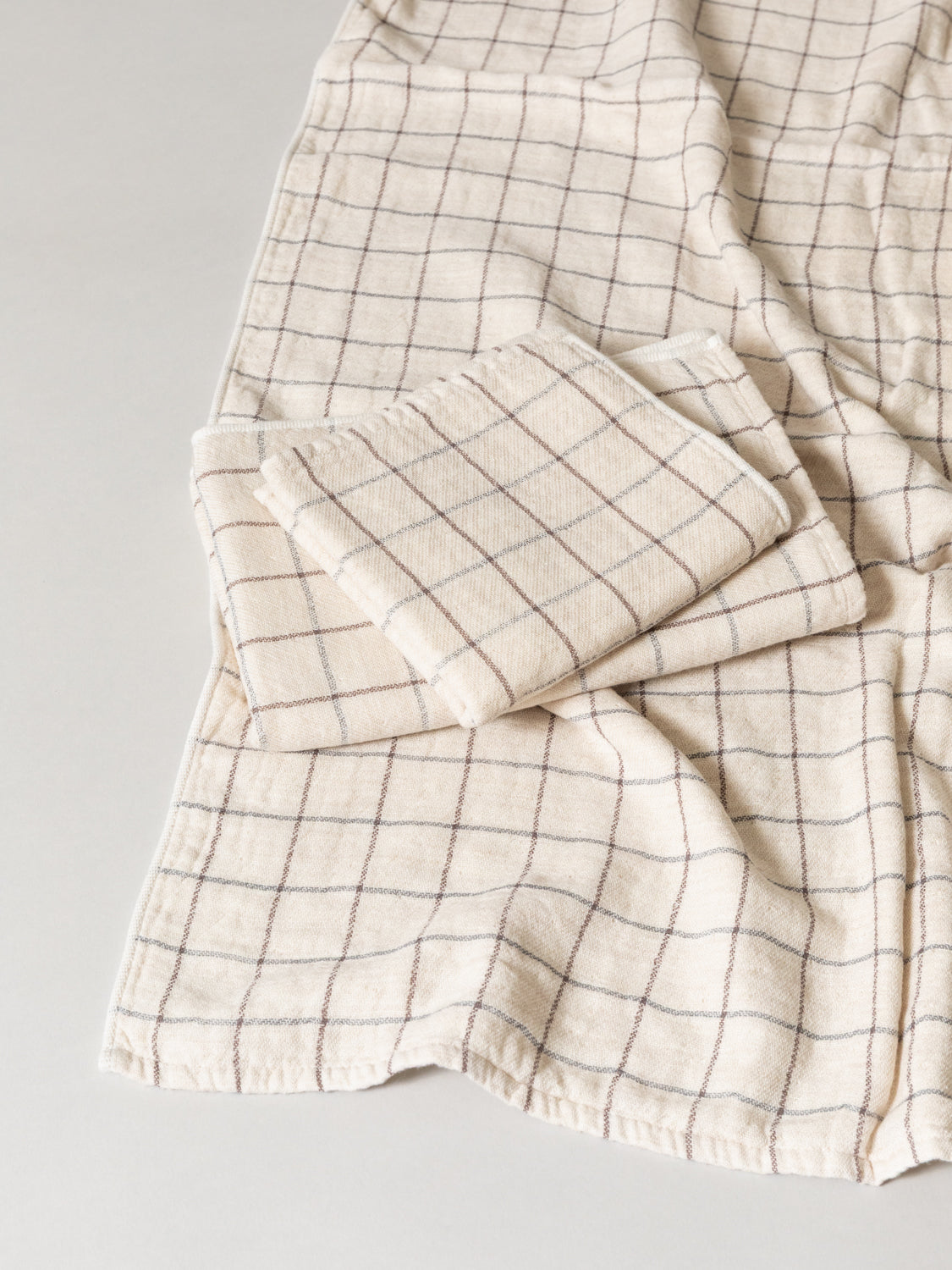 L'Appartement ハウス オブ リリア GARBATO TOWEL Graph Towel, Earl Grey | MORIHATA