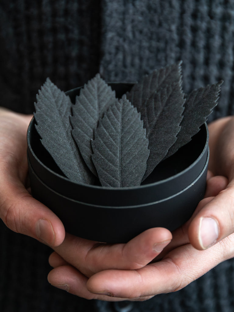 HA KO Paper Incense - Black, Set of 6 (Focus)