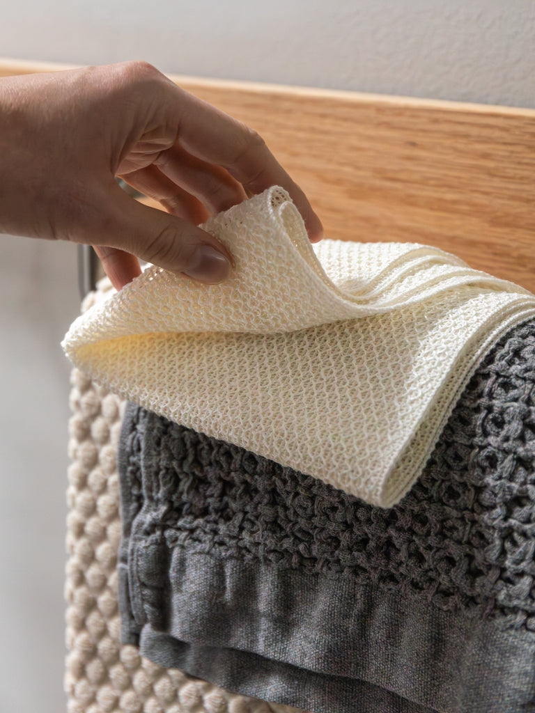 Sasawashi Mesh Body Scrub Towel, Off-White